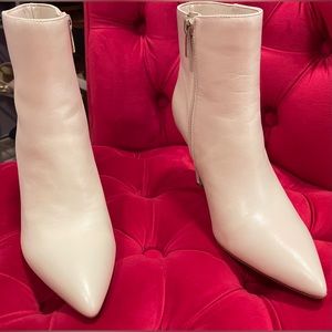 New Vince Camuto cream white color pointy toe Booties
